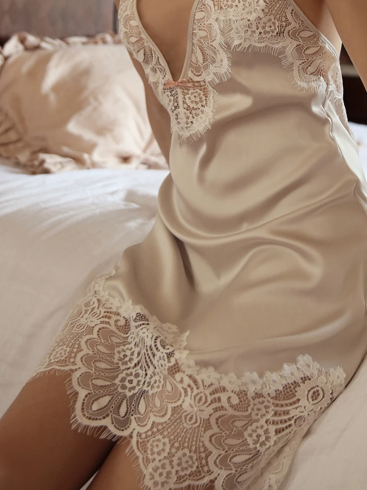 

Sexy Lingerie Suspender Nightgown Female Summer Hot Nightdress Female Summer Deep V-neck Temptation Lace Strap Nightdress