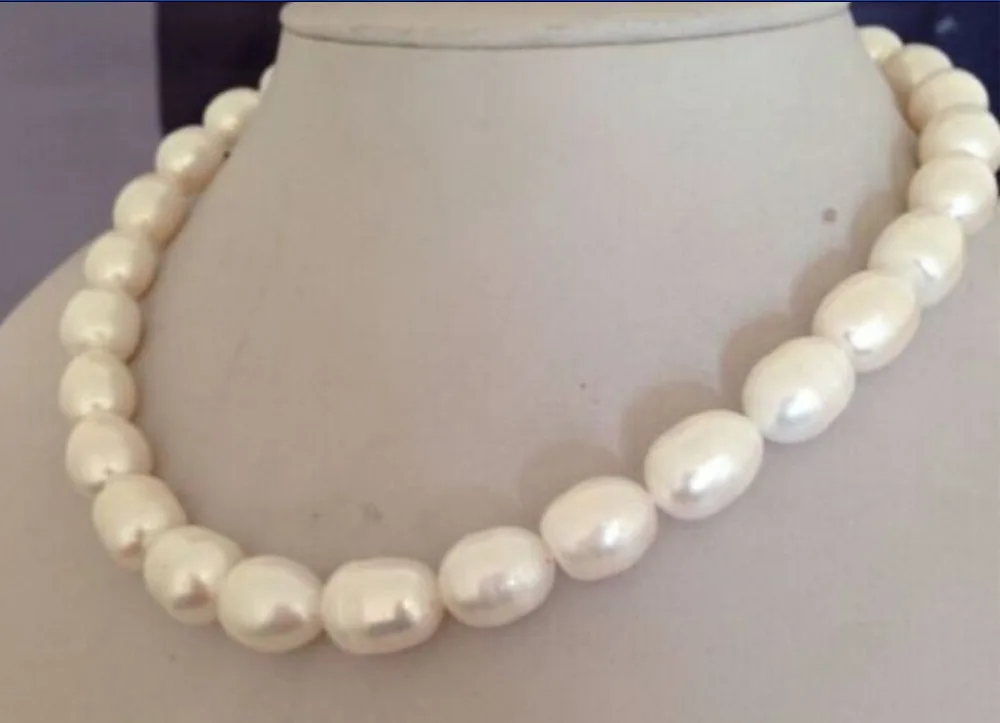 

very beautiful 9-10MM south sea natural white pearl necklace 18 inch gold CLASP