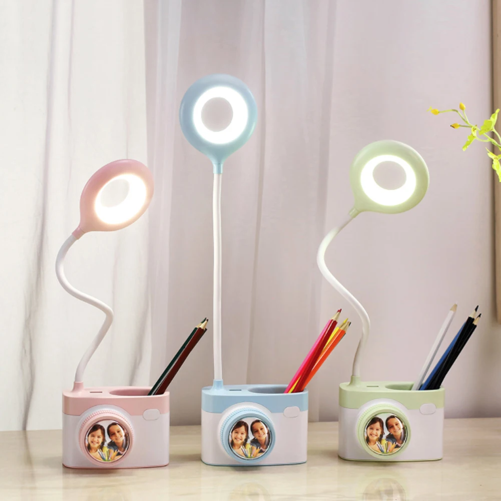 

LED Night Light C8 Camera Shape Table Lamp Reading Eye Care Desk Lamp with Pen Holder,USB Charging for Living Room Bedroom