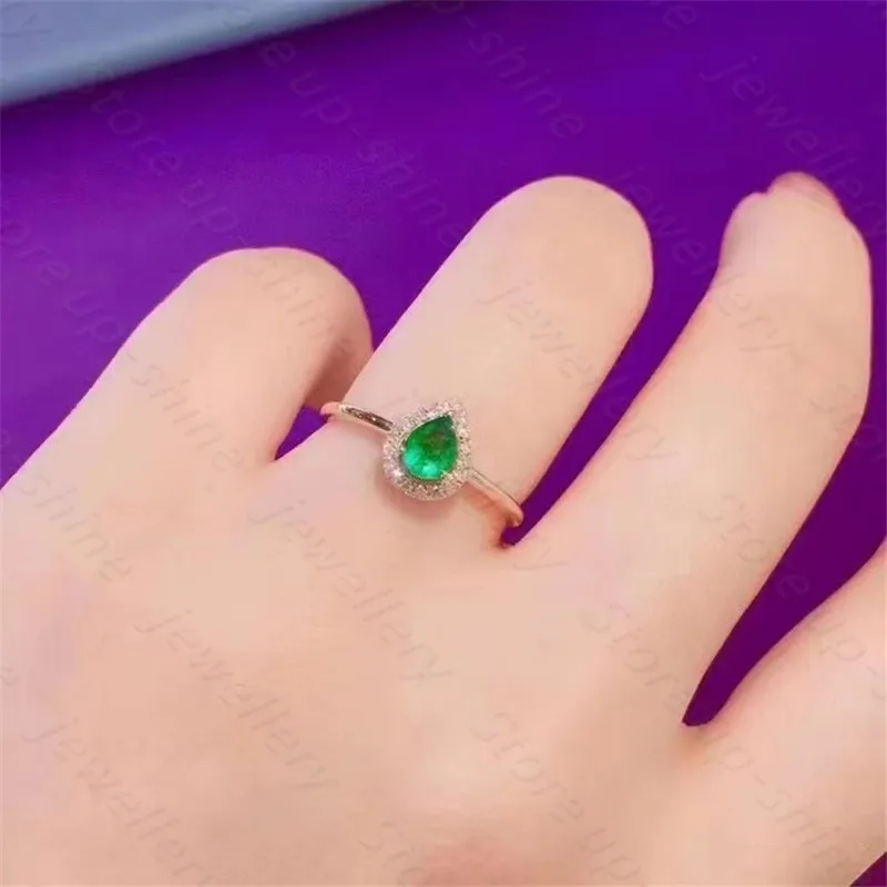 Natural emerald ring 925 silver ladies ring luxurious atmosphere dignified and elegant