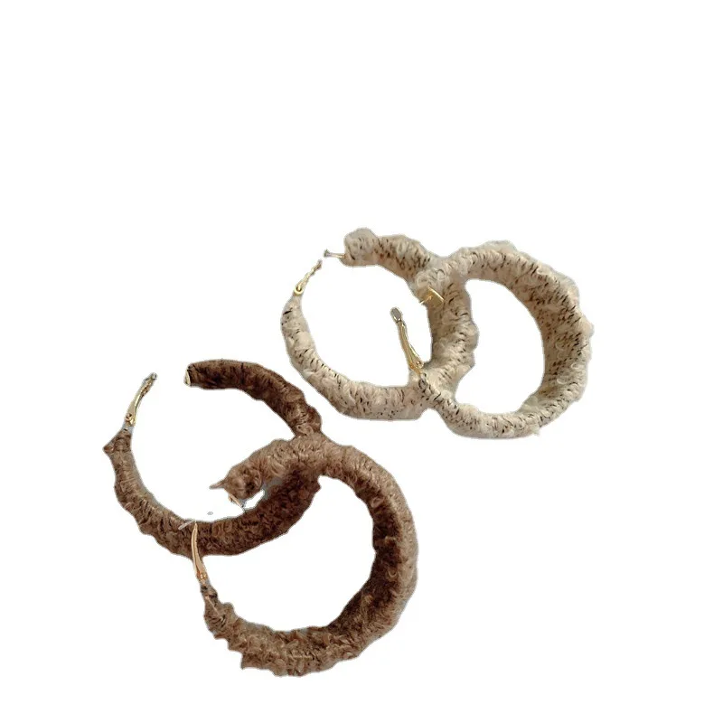 

TIMEONLY Korean Style Hairy Circle Hoop Earrings Brown Creamy-white Color Earring Autumn Winter Warm Jewellery for Women Femme
