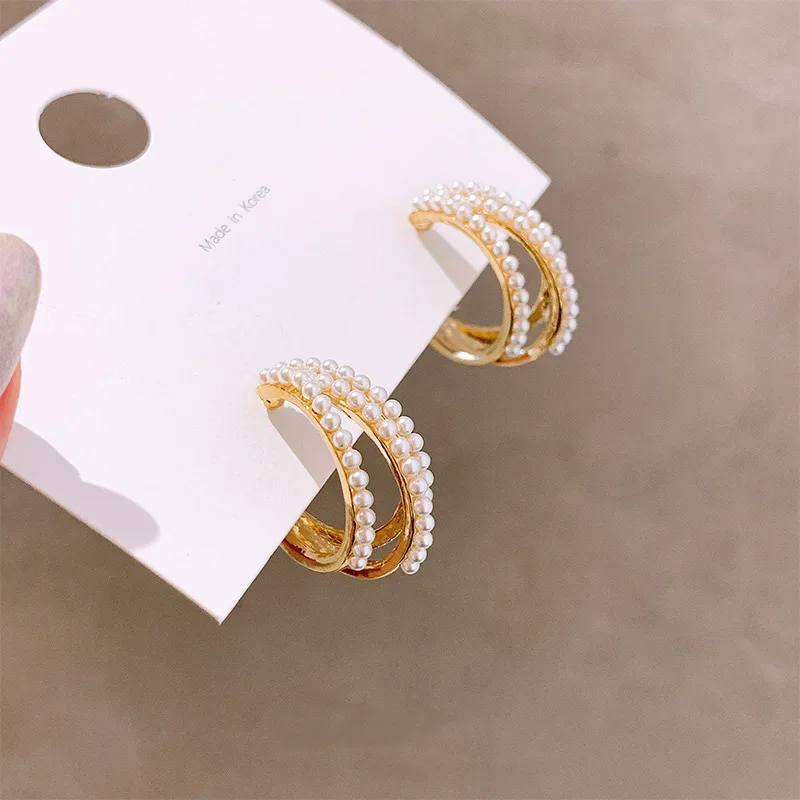 

Fashion temperament C- type pearl earrings multi-layer Joker commuter earrings