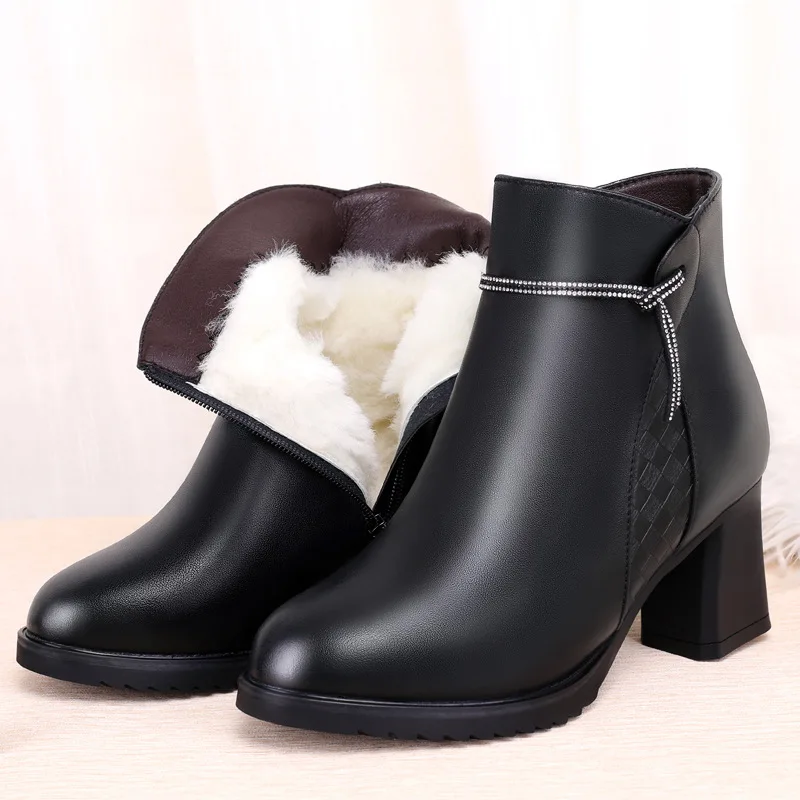 

2022 New Winter Women's Boots Rhinestone Cowhide Black Leather Boots Large Size High Heel Winter Boots Warm Shoes Snow Boots