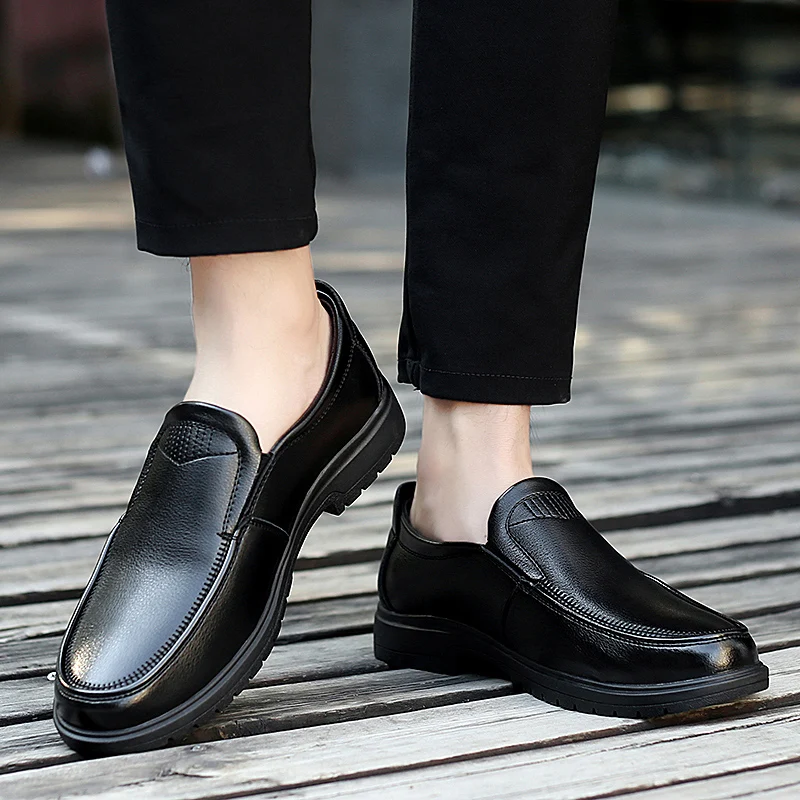 Повседневная кожаная обувь Мокасины мужские мягкие удобные туфли для вождения