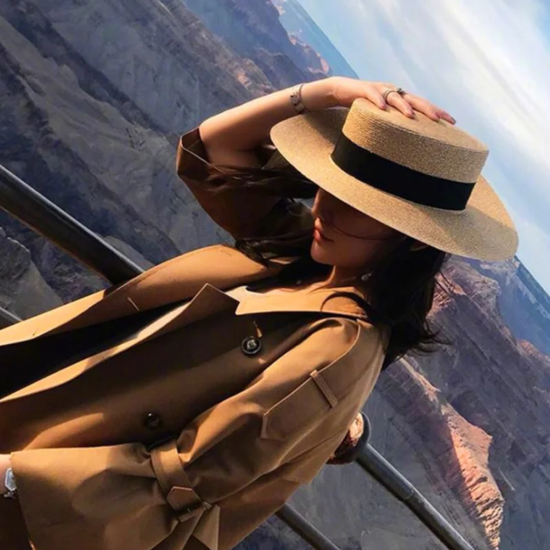Женская пляжная шляпа с широкими полями летняя соломенная на плоской подошве от