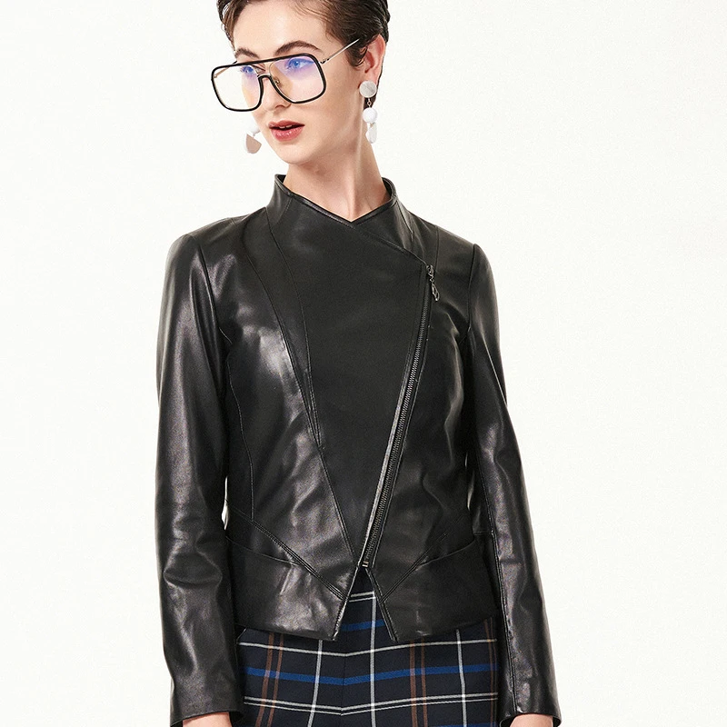 Женская короткая куртка из натуральной овечьей кожи черная приталенная