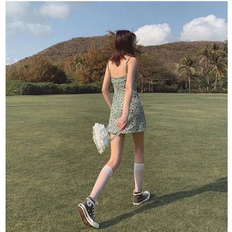 

Small Daisy floral dress women's summer new French waist coycodon skirt A line suspender skirt bestie dress skirt