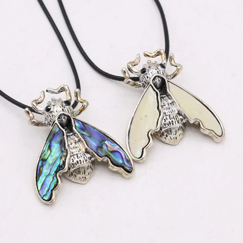 

Fashion Necklace Natural Shell With Carved Lifelike Insect Shape Alloy Pendant Necklace for Unisex Charms Jewelry Gift 40x43 mm
