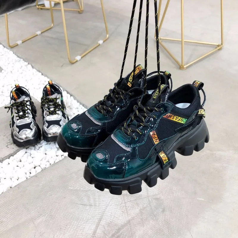 Женские кроссовки на массивной подошве Разноцветные Повседневные плоской