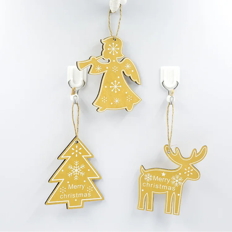 Разноцветные рождественские поделки с нарисованными буквами Рождественская