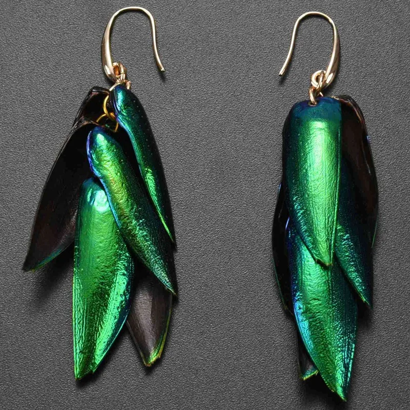 

Handmade Natural Beetle Wings Womens Vintage Tassels Drop Earring & Imitation Walnut Retro Necklace Display Stand