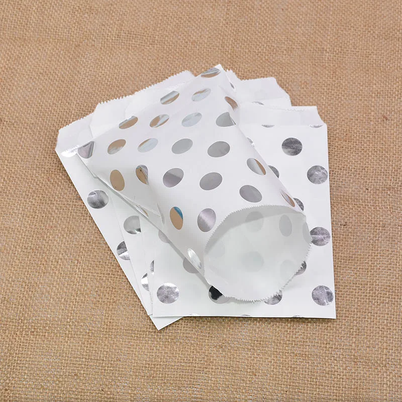 25pcs silver dot 25pcs Kraft Paper Bags Treat Candy Bag Chevron Polka Dot Bags for Wedding Birthday Xmas New Year Party Favors Supplies Gift Bags - Цвет: 25pcs silver dot