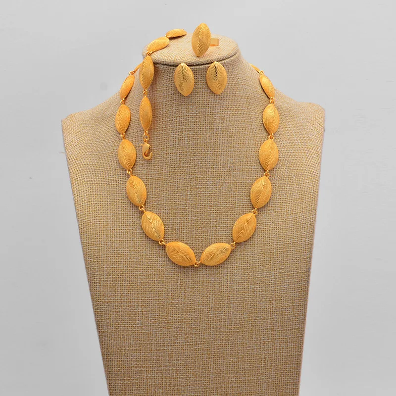 Комплект из колье и серёг золотистого цвета|Ювелирные наборы| |