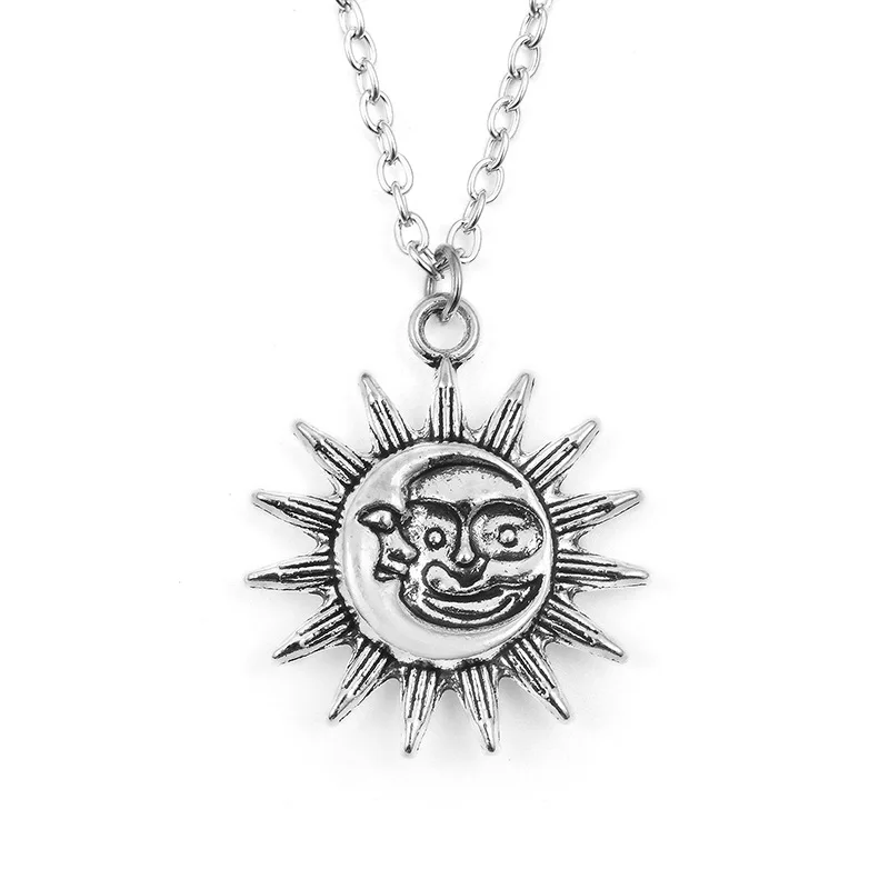 

Retro Nostalgic Golden Sun Pendant Necklace Personality Creative Men and Women Accessories Chains Men Women