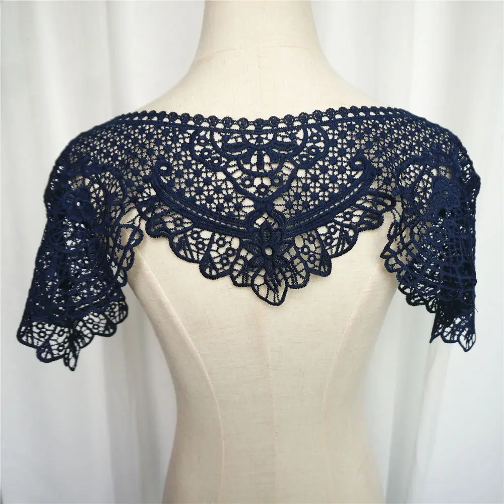 Воротник из цельной ткани темно синего цвета вырезанная вышивка аппликация