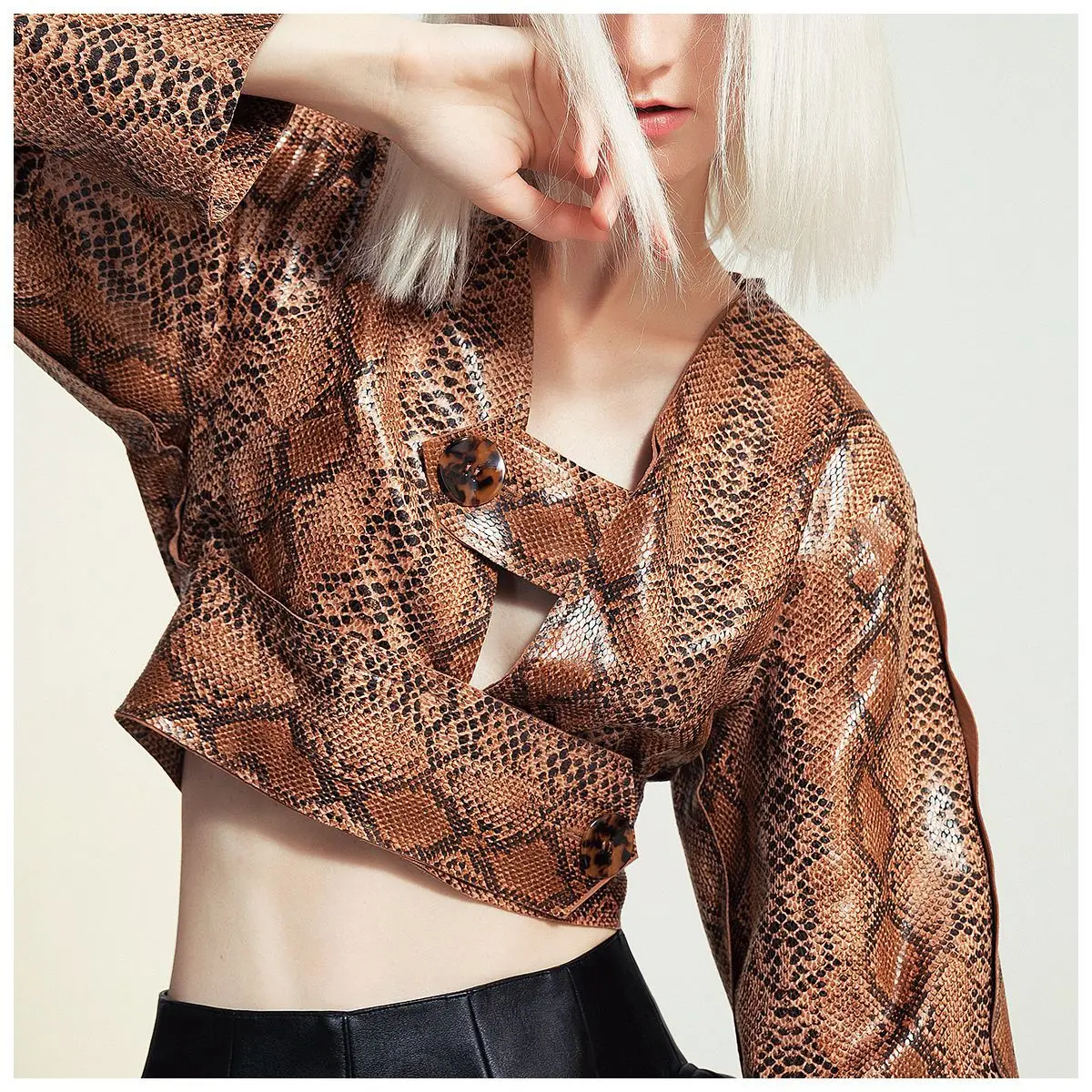 

Женская короткая куртка из искусственной кожи, с леопардовым принтом, V-образным вырезом и длинным рукавом, осенняя, для вечеринок