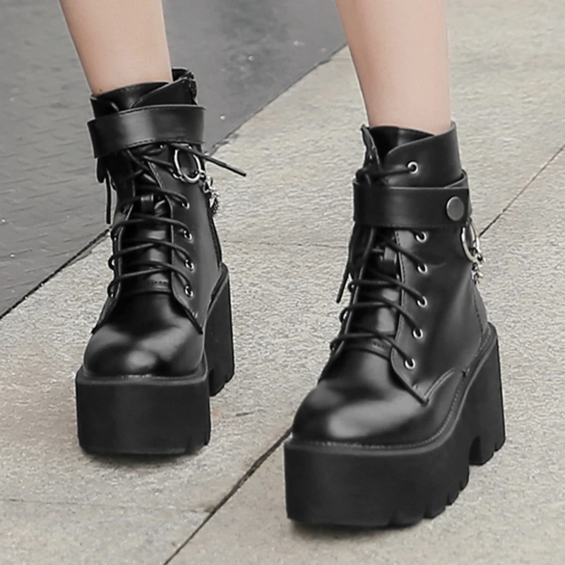 

Ботинки мартинсы женские на платформе, ботинки в стиле панк/готика, боевые, с металлическими пуговицами, мотоциклетные черные туфли на высо...