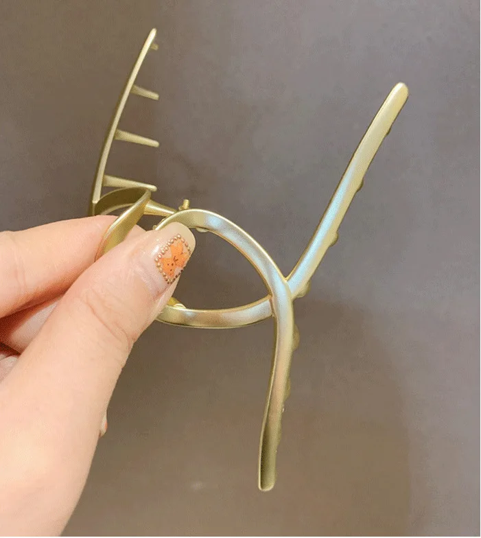 

Fashion French Style Large Sharp Hair Claw Clips for Women Girls Hairpins Headwear Hairclips Girls Ornaments Hair Accessories