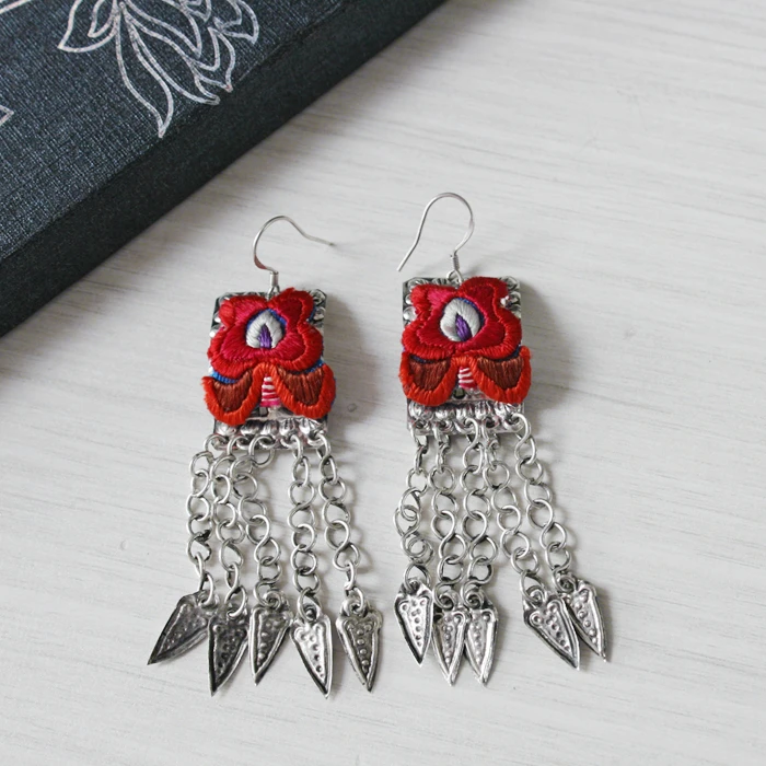 

Ручная вышивка Miao серебряные украшения для ушей ручная вышивка серьги в этническом ретро стиле маленькая искусственная кожа