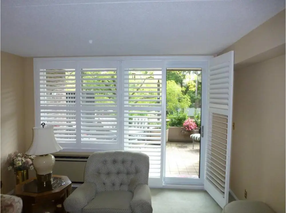 Подгонянные Белые раздвижные жалюзи из липы и дерева двускладные плантационные