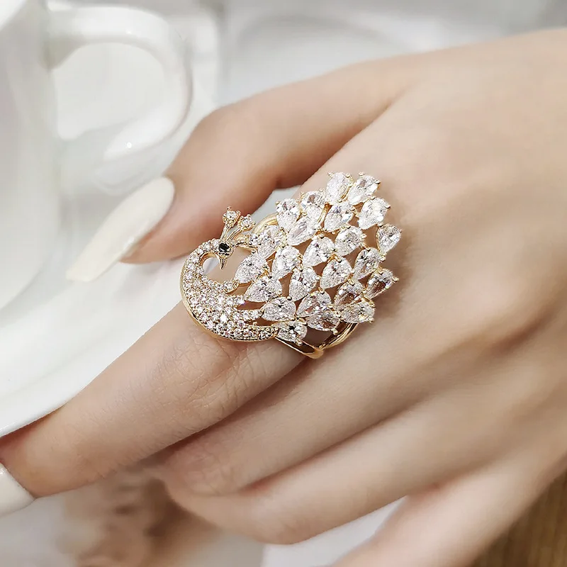 

Diamond Ring Fashion and Creativity Rotating Open Atmosphere Ring Escheriching Ring