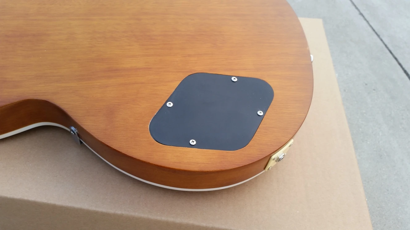 2021 Высококачественная электрическая гитара, корпус из твердого красного дерева с покрытием из огненного клена