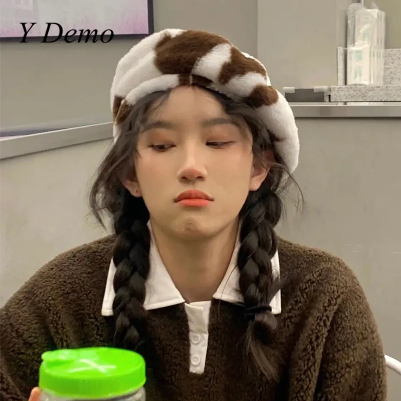 

Y Demo Sweet Autumn Cow Pattern Beret Female Korean Fashion Winter Plush Cute Painter Hat Warm