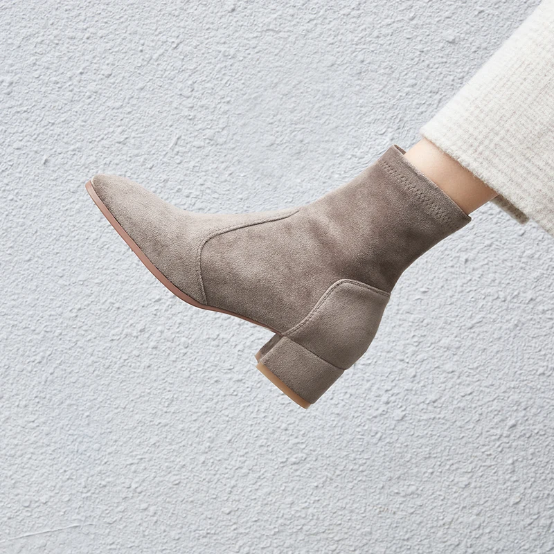 

Женские сапоги из эластичной ткани, замшевые короткие сапоги, модная классическая стелька из овчины ручной работы, с острым носком, универс...