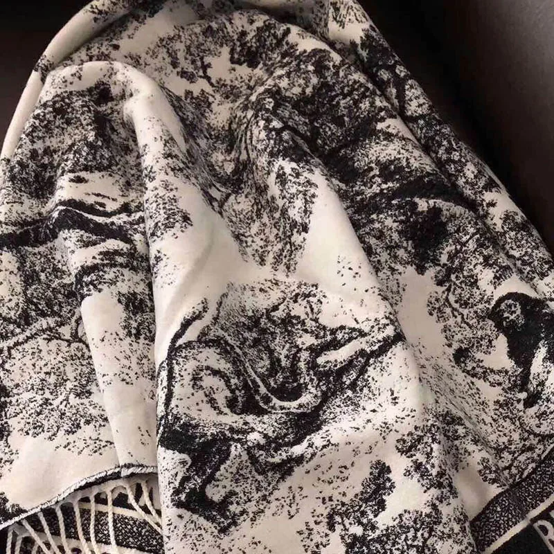 Hihg End Tiger Lion Print Luxury Brand Women Cashmere Scarf Soft Tassel Female Autumn Shawl Winter Warm Blanket 70*180 CM