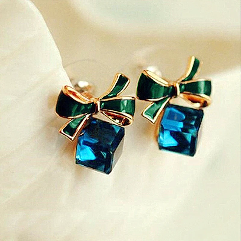 Симпатичные Короткие серьги из сплава с галстуком бабочкой и кристаллами модные