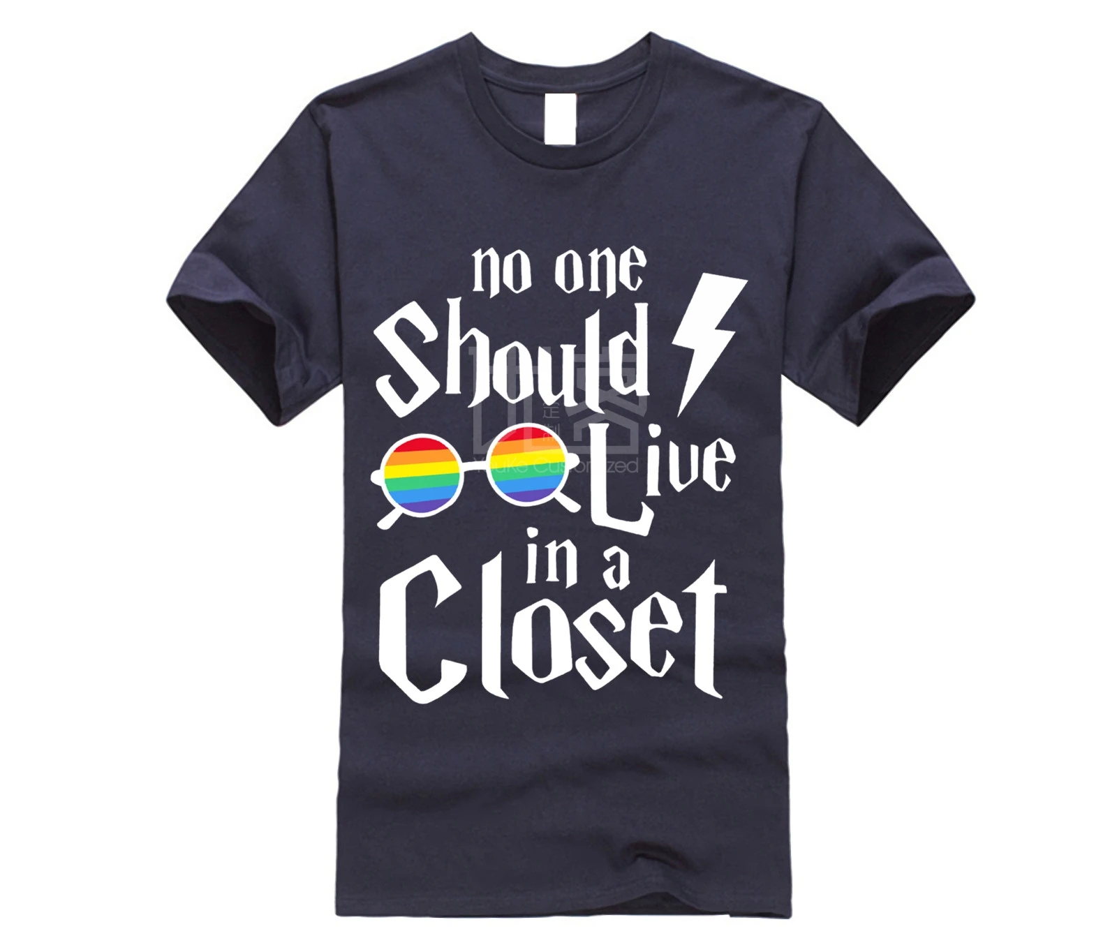 Никто не должен жить в шкафу футболка самая популярная мире | Мужская одежда