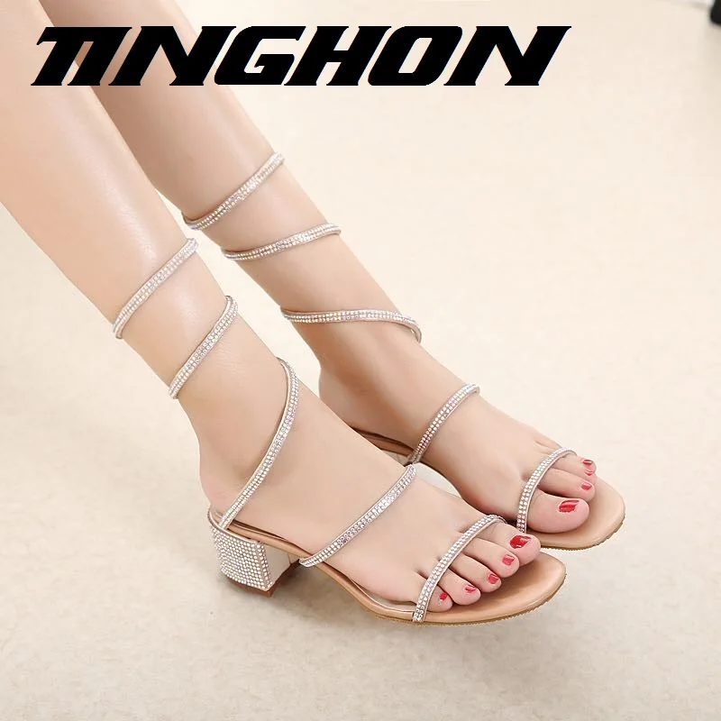 

Женские сандалии-гладиаторы на плоской подошве, со змеиным принтом