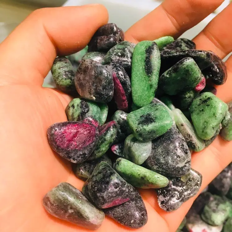 Натуральный рубин Zoisite ограненный камень полированная фотография|Камни| |