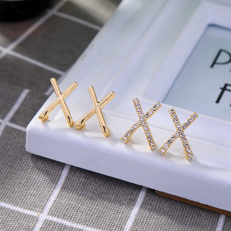 Изысканные серьги гвоздики с кристаллами и надписью X для женщин стильные