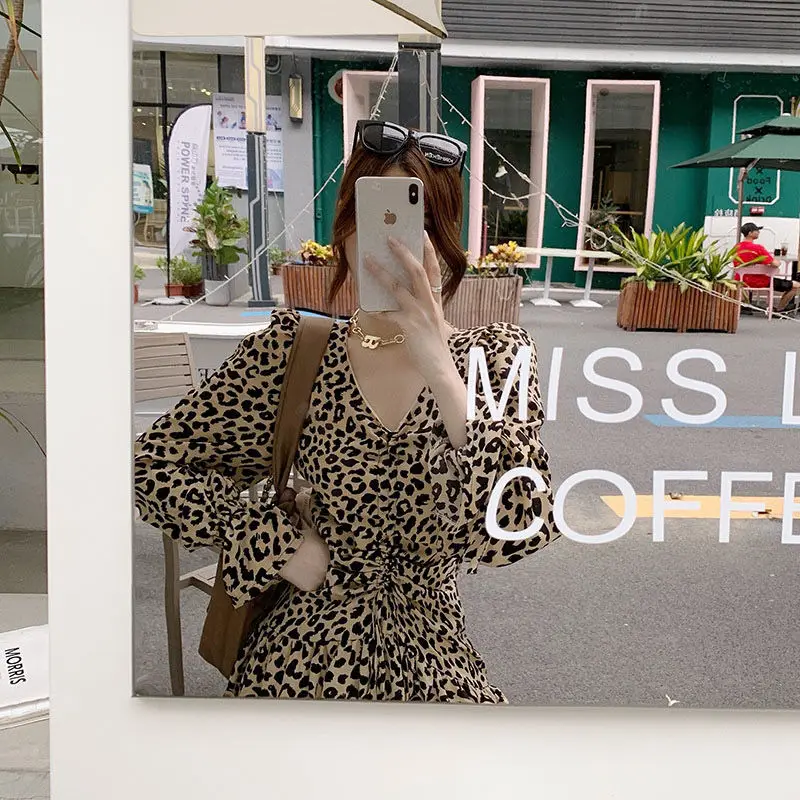 

Early spring 2021 new style small fragrance temperament V-neck Leopard Dress with drawstring design and slim waist skirt