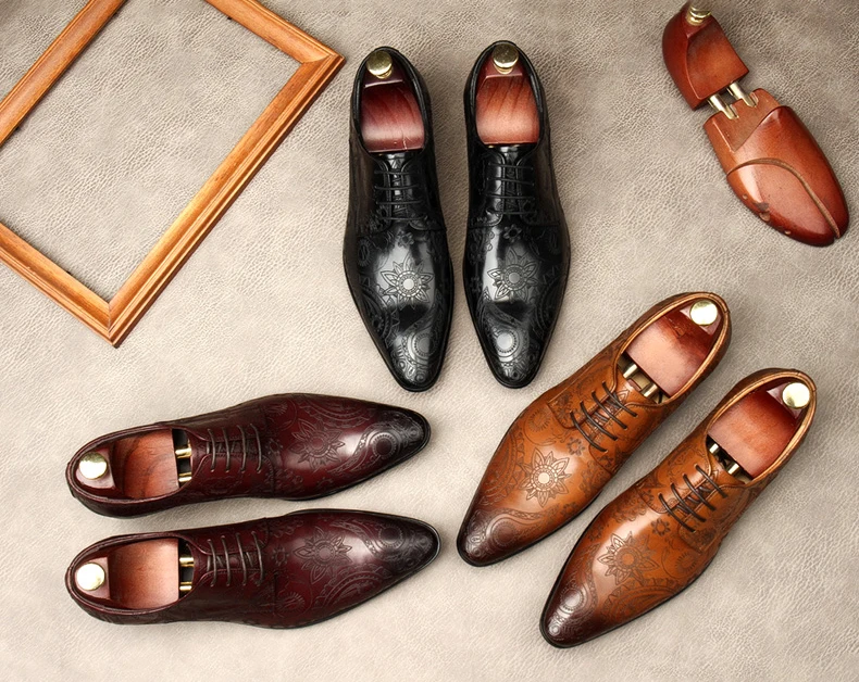 

Luxury Men Oxford Shoes Men Dress Shoes Genuine Leather Italian Black Engraving Pointed Toe Lace Up Wedding Office Formal Shoes