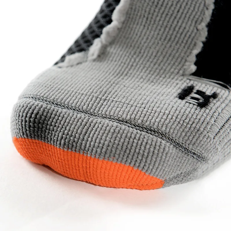 

Medium cylinder running socks professional outdoor design water absorption fast dry function socks