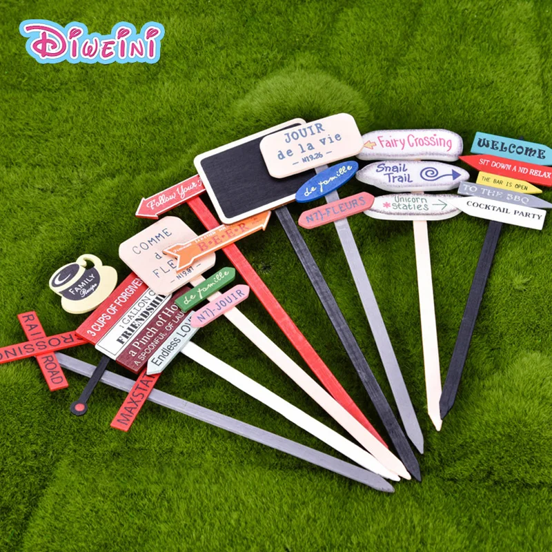 

12Pcs New Christmas Wood Snowman Road Sign Marks Figurine Model Birthday Cake Action Figure Decoration Toy Doll House