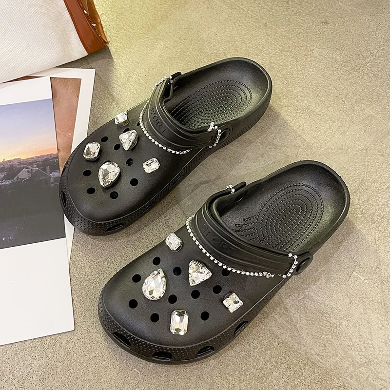 Женские босоножки с металлической цепочкой бриллиантами на толстой подошве