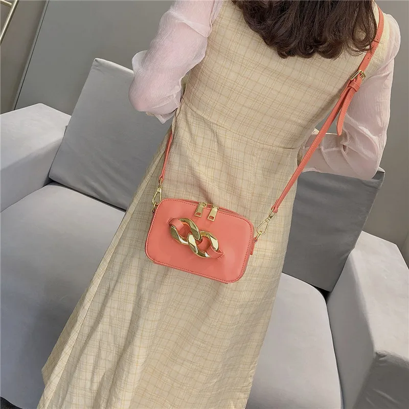 

2021 New Niche Design Solid Color Personalized Chain Small Square Bag Versatile Shoulder Messenger Bag Women Purse and Handbags