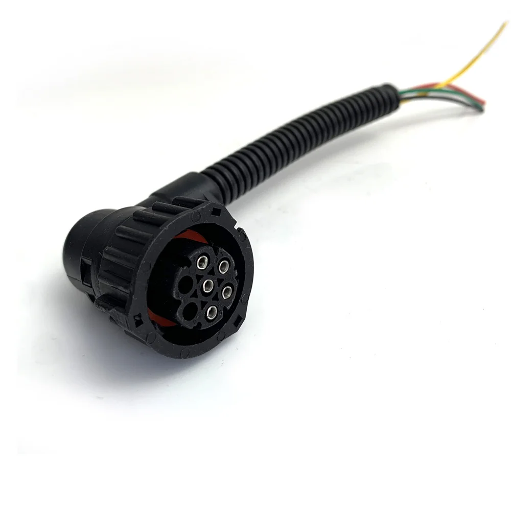 Штекер подходит для фар Sinotruk HOWO с 5 штекерами |