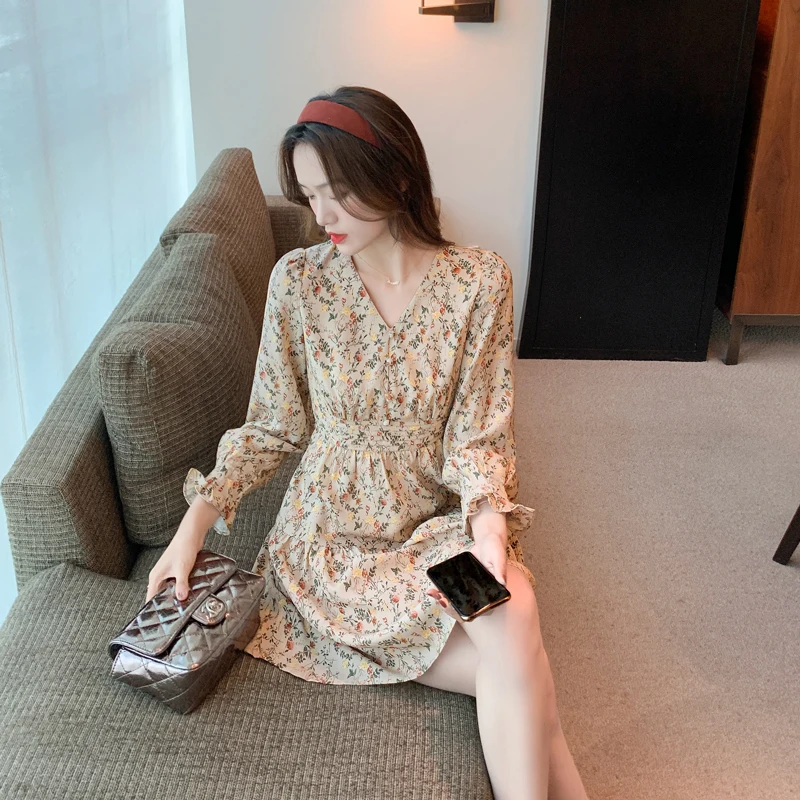 

Will spring a new western style v-neck show thin female dress show thin waist broken beautiful dress