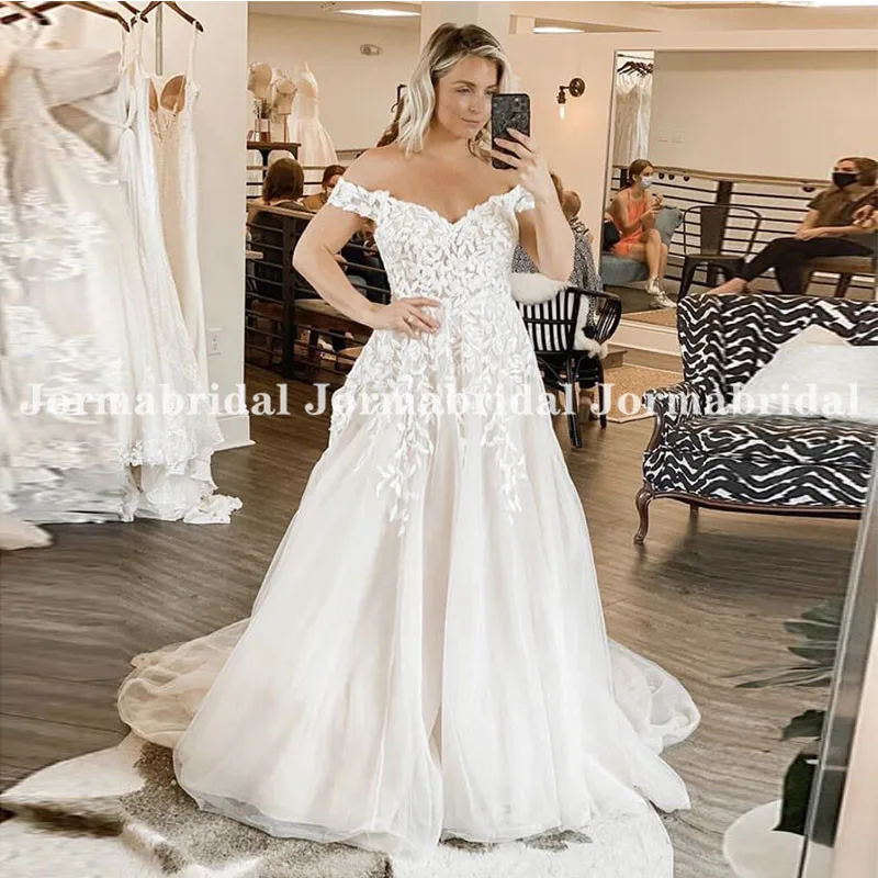

2021 Charming Ivory Appliques Tulle A Line Wedding Dresses V-Neck Off Shoulder Sweep Train Bridal Dress Vestido de Noiva Longo