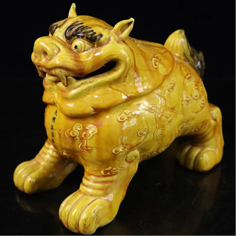 Китайская желтая глазурованная керамическая статуя льва |