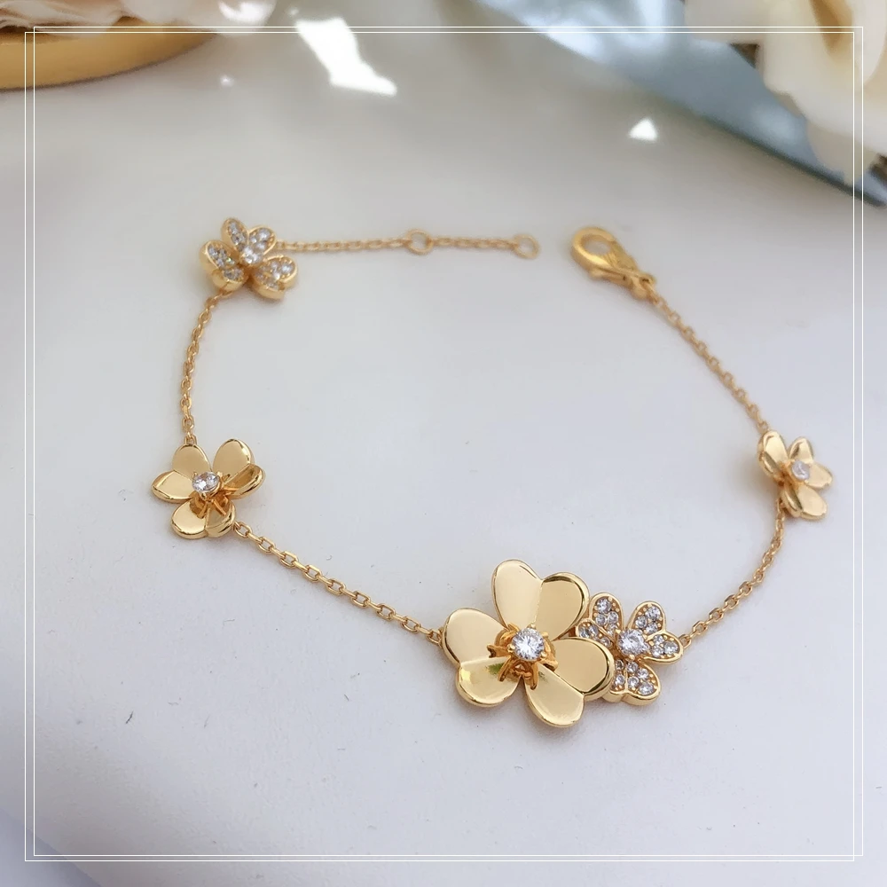 

S925 sterling silver plated 18-karat gold three-flower ladies bracelet High quality The golden flower Free shipping gift