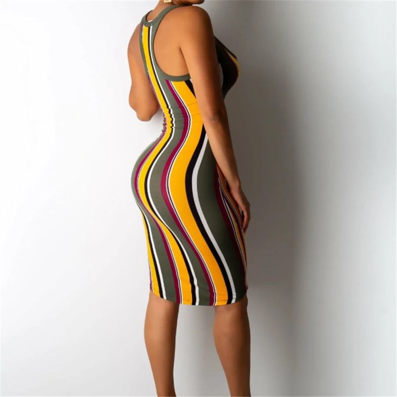 Женское платье-карандаш в полоску с V-образным вырезом и открытой спиной | Женская