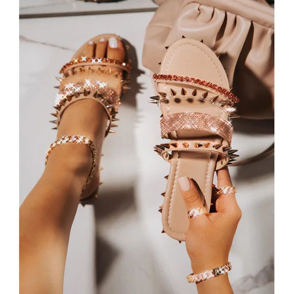 

Spring /summer 2020 Women Rivet Rhinestone Buckle Sandals Outside Wild Beach Slippers Ladies Leisure Home Travel Flip Flop