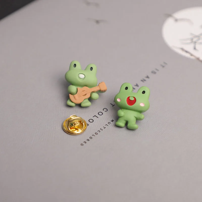 

Frog Pins Plastic Clay Singing and Playing Guitar Brooch Screaming Froggy Lapel Pin Badges Fashion Trend Frog Jewelry
