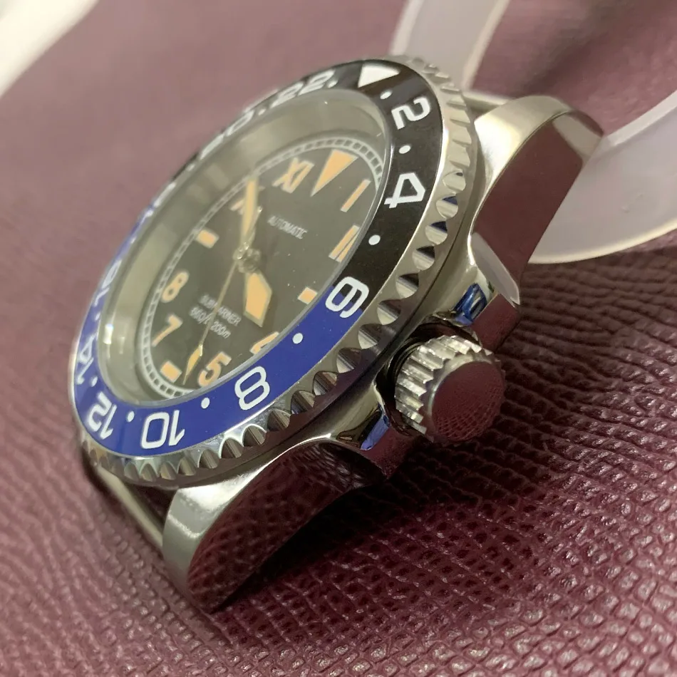 

The watch's unique dial, sapphire 40mm stainless steel case, is equipped with Japanese NH35 automatic movement, green