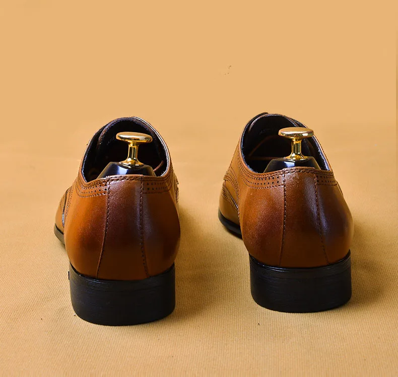 

2020 Autumn Winter Mens Dress Shoes Genuine Leather Lace Up Wedding Pointed Brogue Formal Oxfords Business Office Shoes For Men